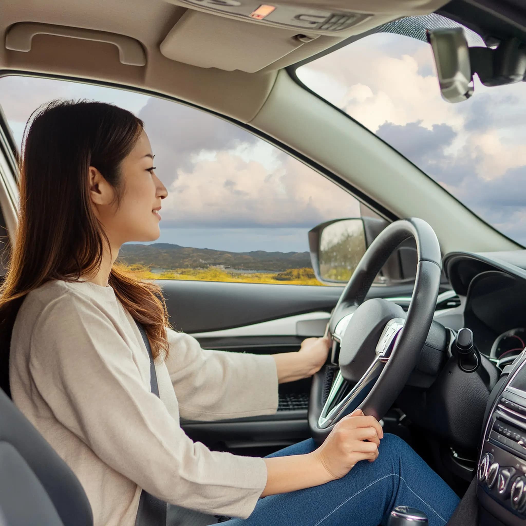 運転している女性