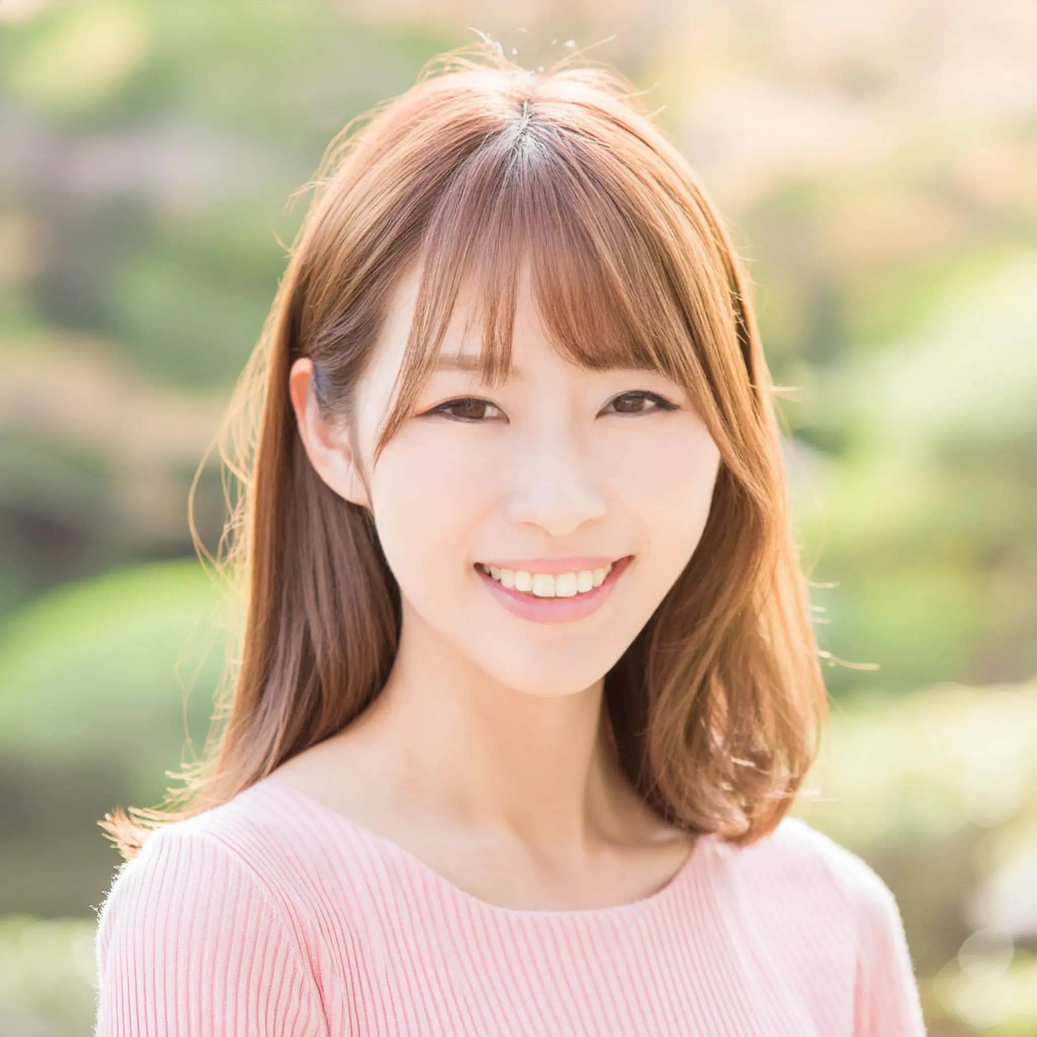 笑顔が素敵な女性