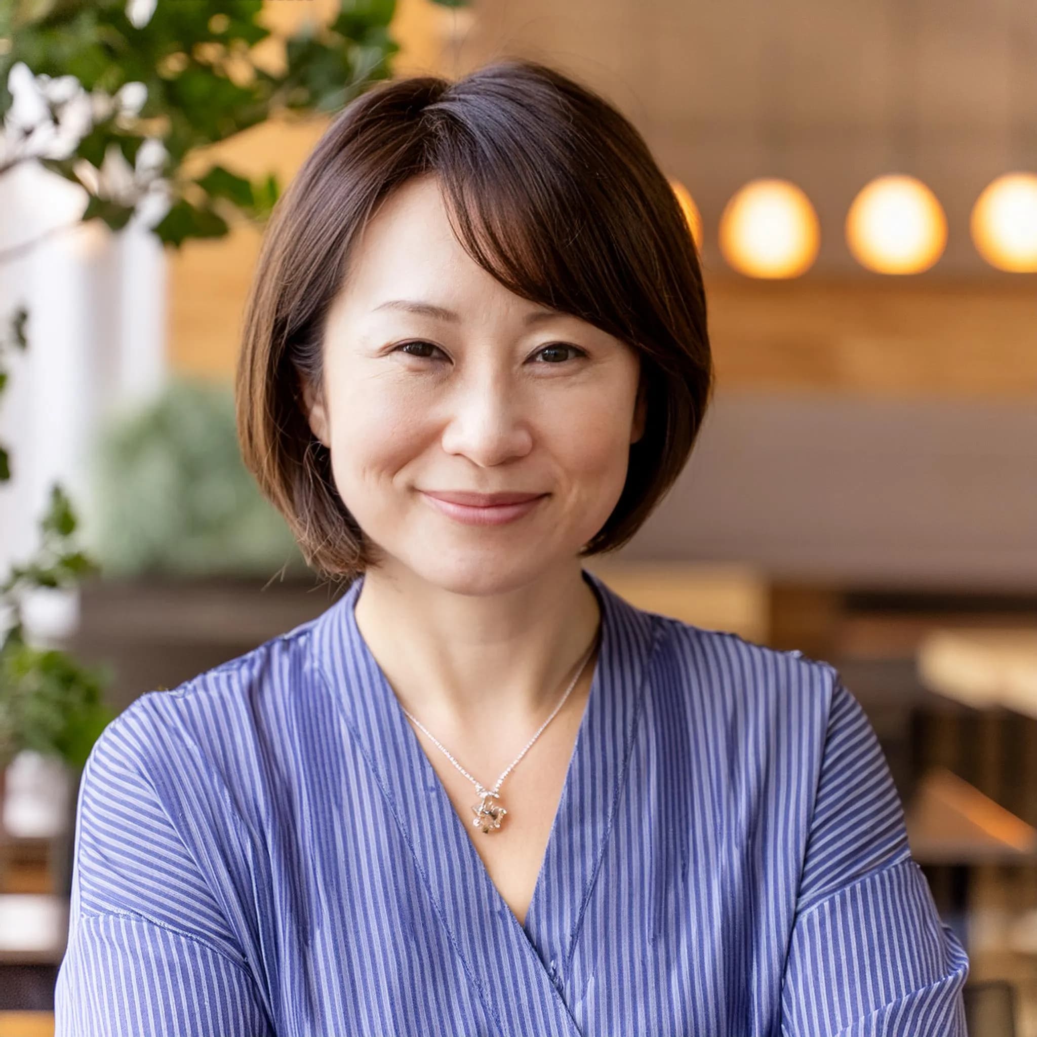 ミディアムヘアの40代の女性